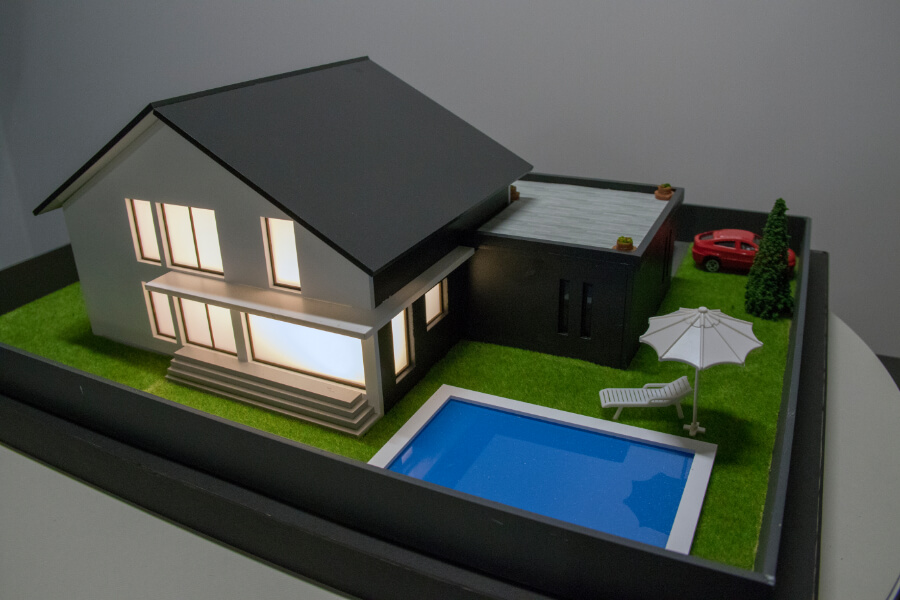 Maqueta de casa con piscina