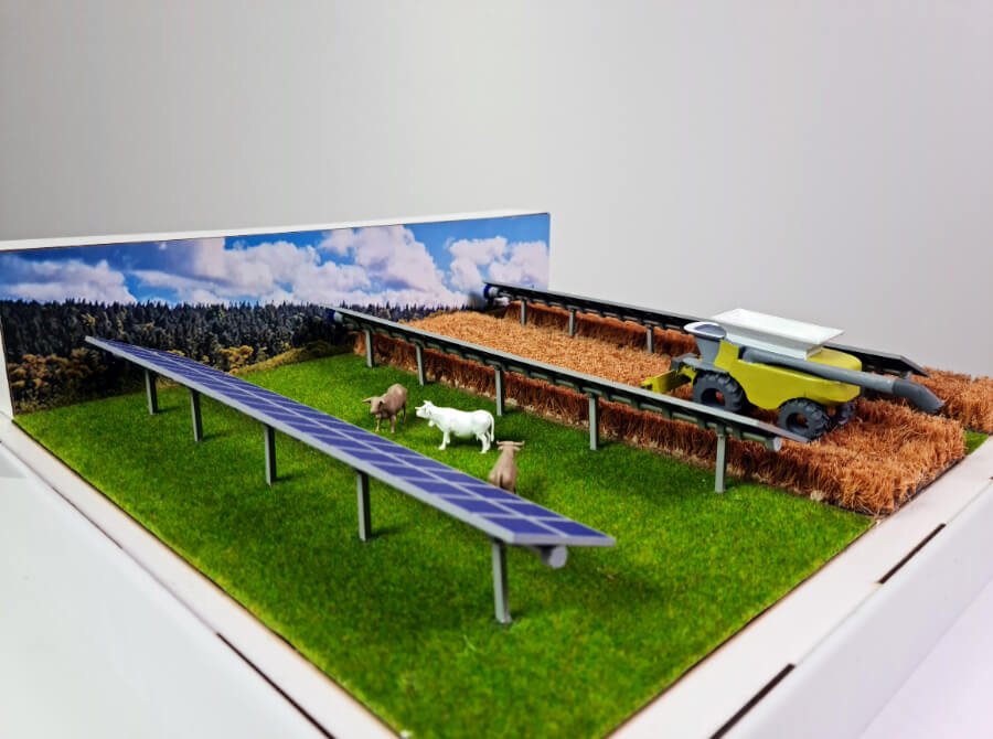 Maqueta cultivos agrícolas con paneles solares